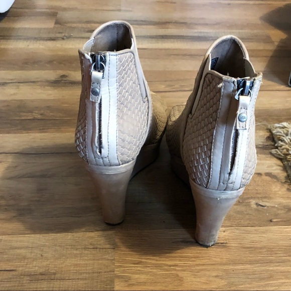 Ugg | Fawn Hamra Wedged Booties - Picture 3 of 8